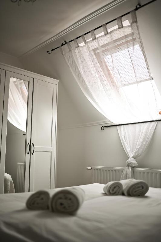 Double Room image 3