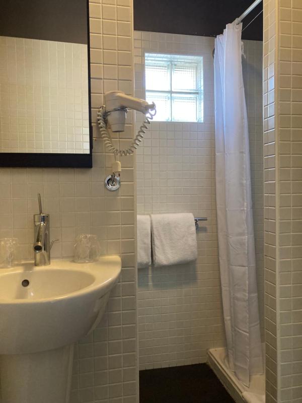 Standard Twin Room image 2