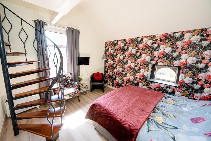 Deluxe Double Room image 3