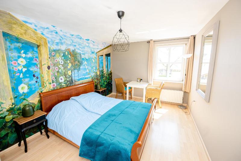 Double Room image 4