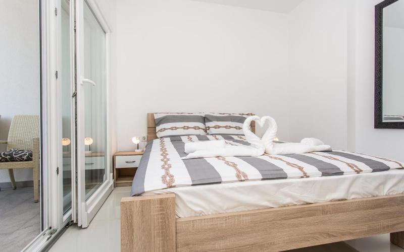 One-Bedroom Apartment with Terrace image 2