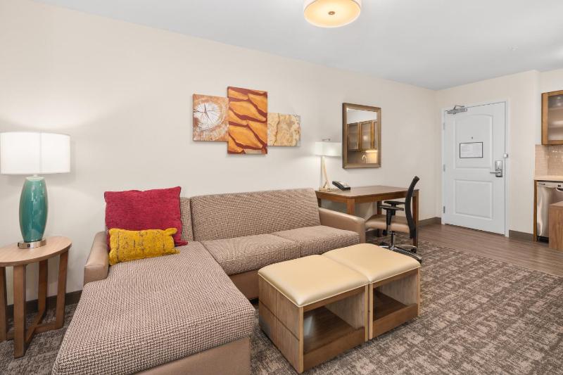 Queen Studio Suite image 2