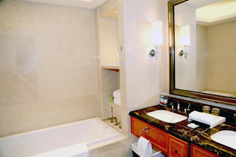 Deluxe Double Room image 3