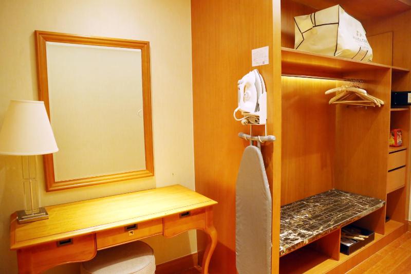 Superior Suite image 3