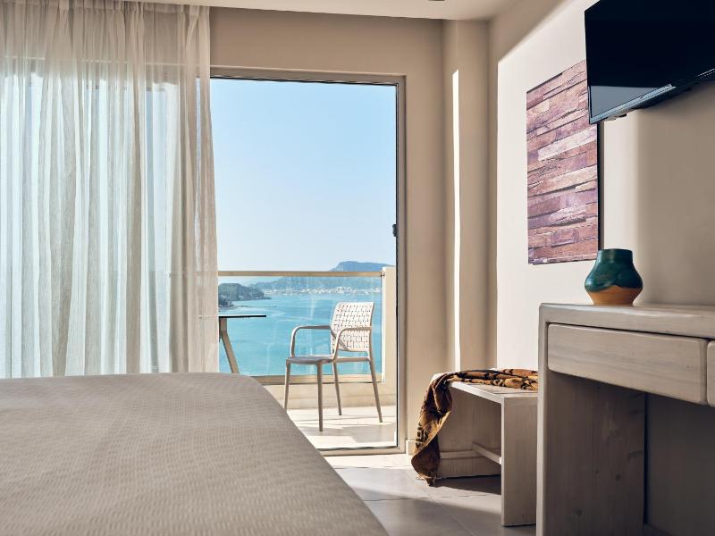 Deluxe Double or Twin Room with Panoramic Sea and Pool View (2 Adults) image 3