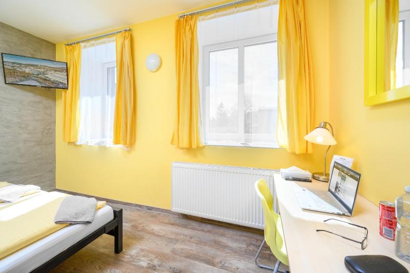 Twin Room with Shared Bathroom image 4