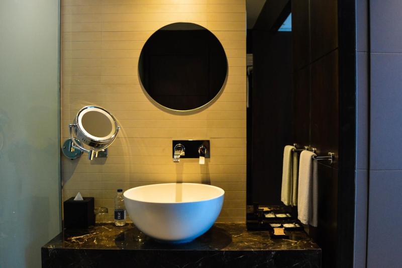 Duplex Suite with Lounge Access – High Floor image 3