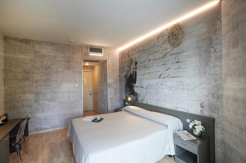 Standard Double Room with Balcony and Sea View