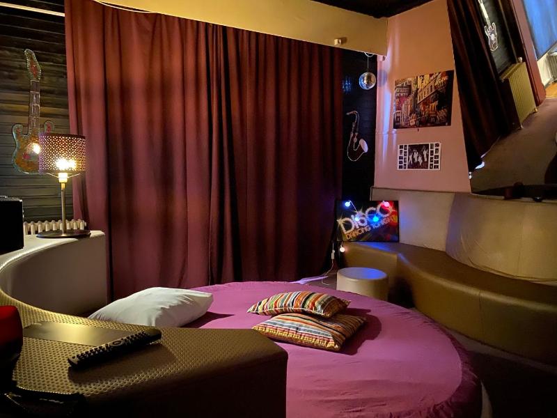 Double Room image 4