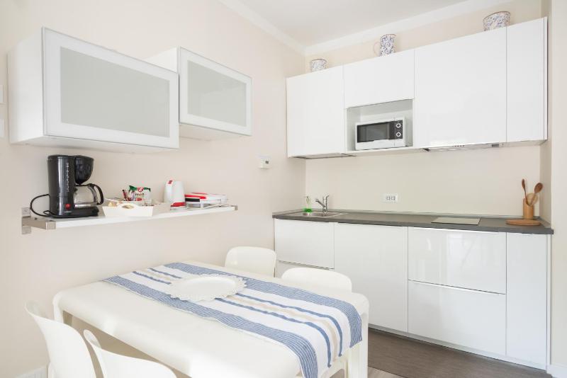 One-Bedroom Apartment with Sofa Bed image 4