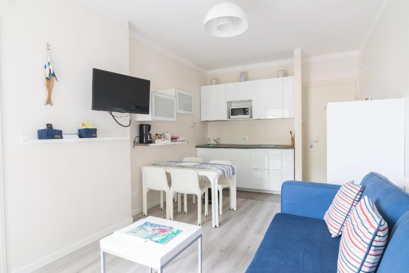 One-Bedroom Apartment with Sofa Bed image 2
