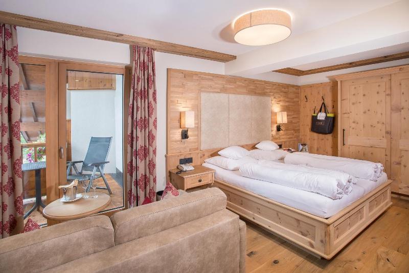 Deluxe Double Room image 1
