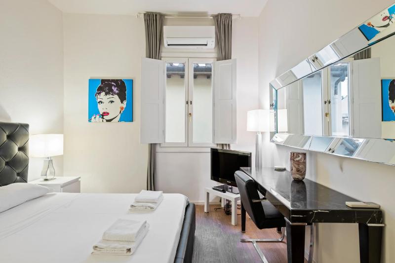 GuestHost - Palazzo Pitti & Boboli Comfortable Apartment - image 3