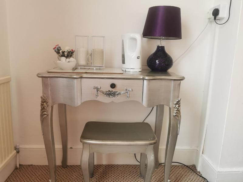 Double Room image 4