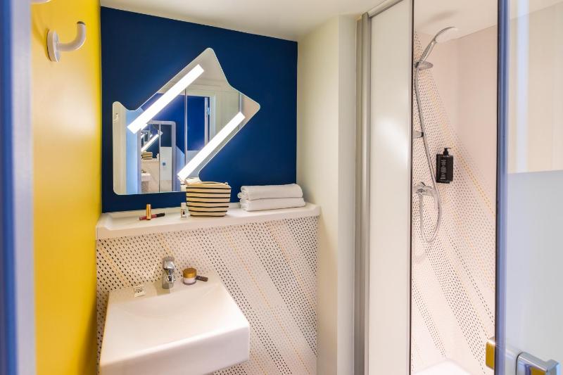 Twin Room image 3