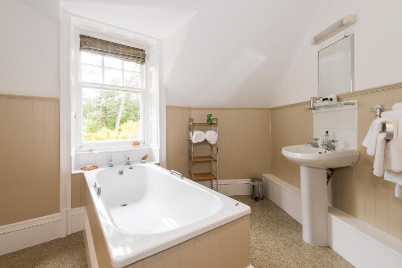 King Room with Garden View image 2