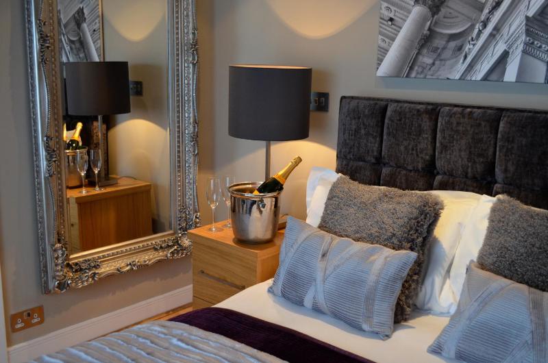 Quebecs Luxury Apartments - image 18