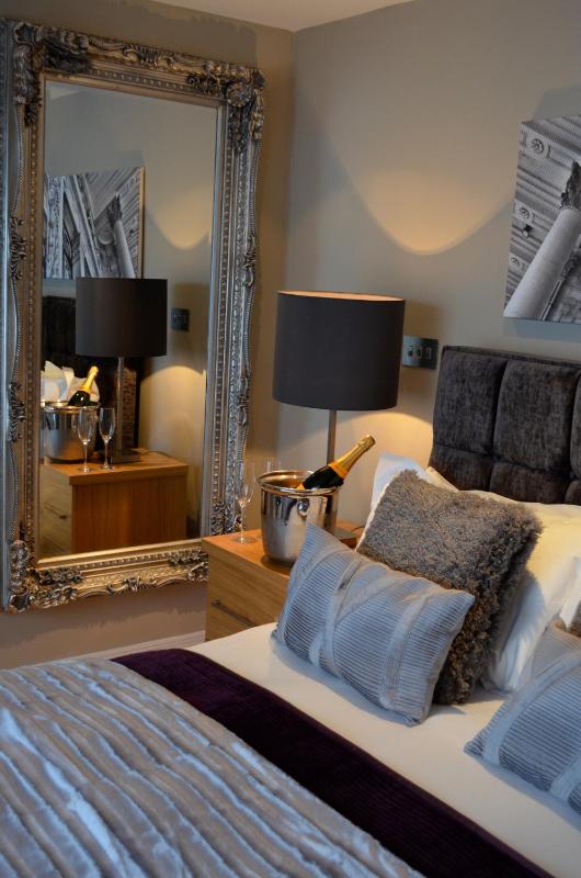 Quebecs Luxury Apartments - image 26