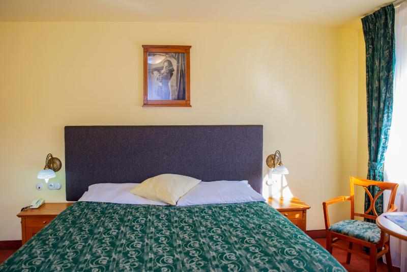 Twin Room image 1