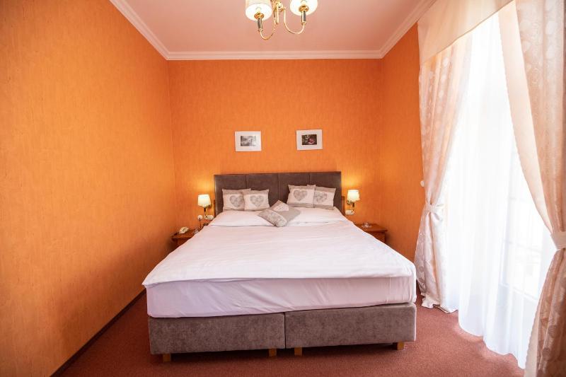 One-Bedroom Apartment image 4