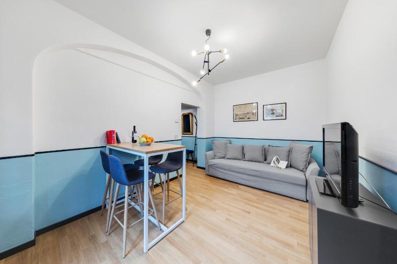 One-Bedroom Apartment image 4