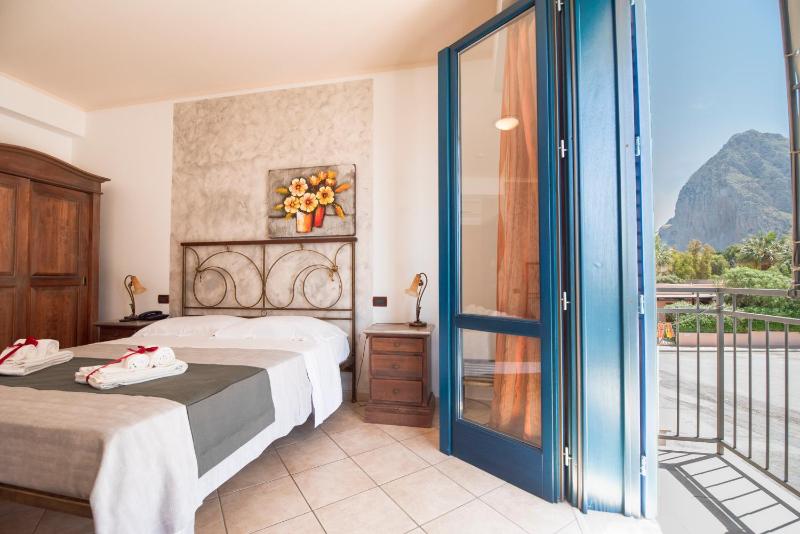 Triple Room with Balcony image 1