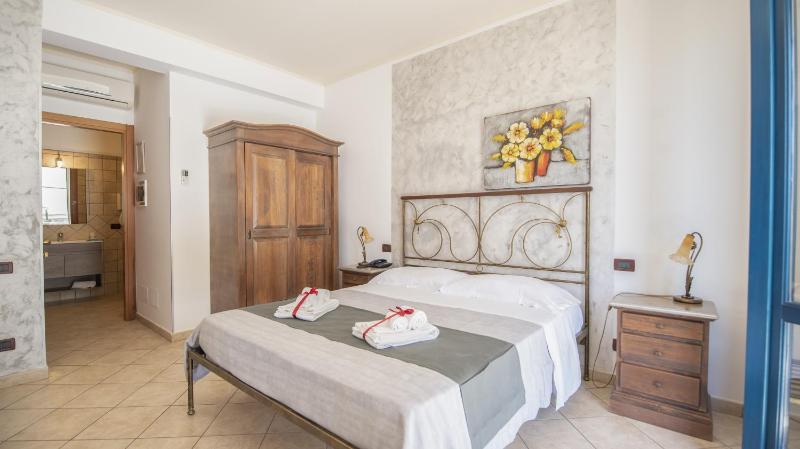 Triple Room with Balcony image 3