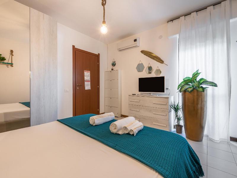 Deluxe Double Room with Garden View image 3
