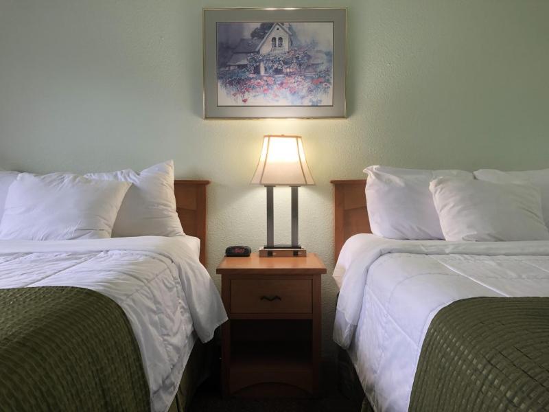 Double Room with Two Double Beds - Non-Smoking image 4