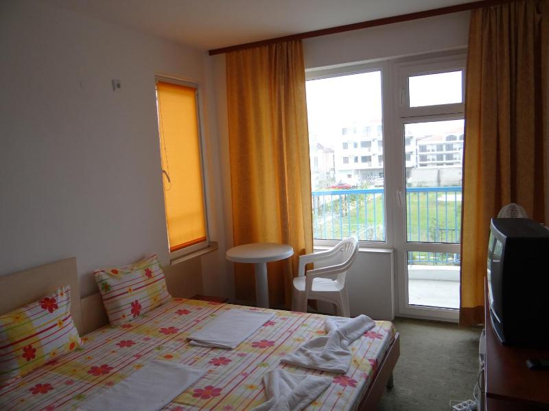 Budget Double or Twin Room with Balcony image 2
