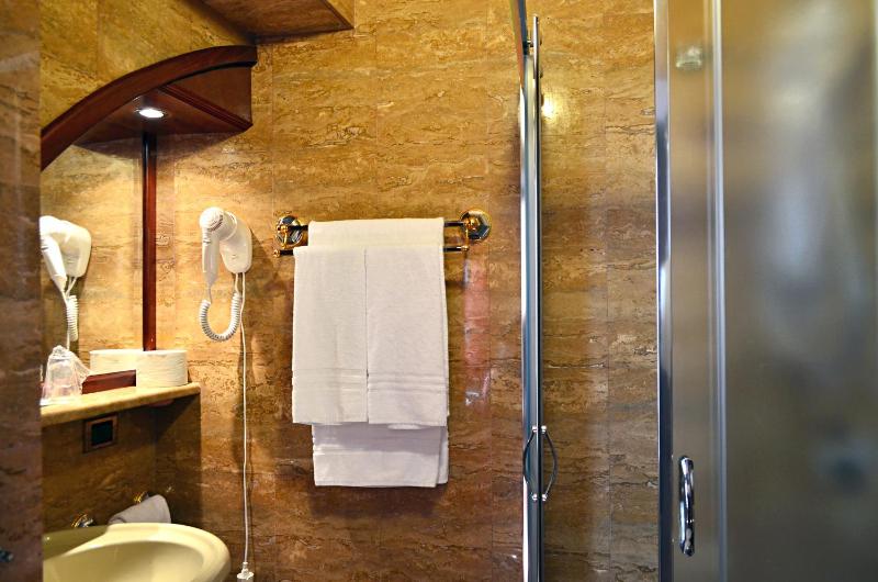 Classic Single Room image 2