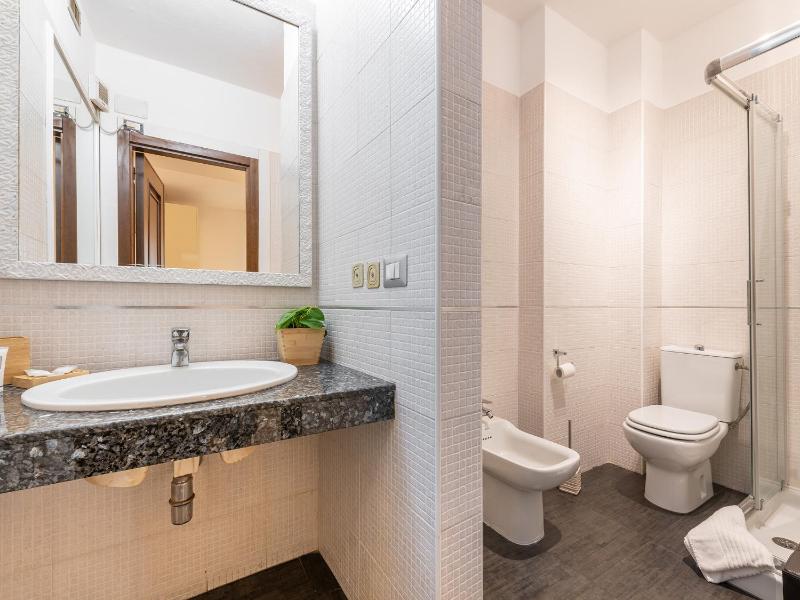 Standard Double Room image 2