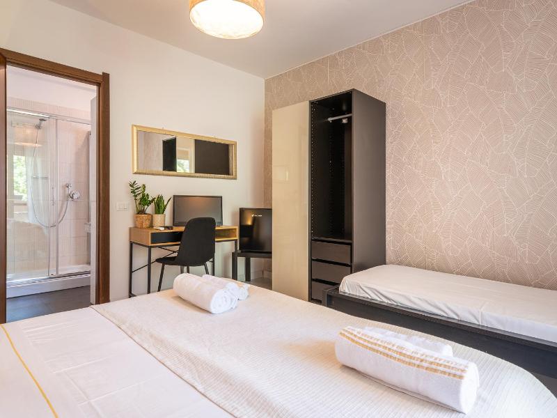 Superior Triple Room with Balcony image 3