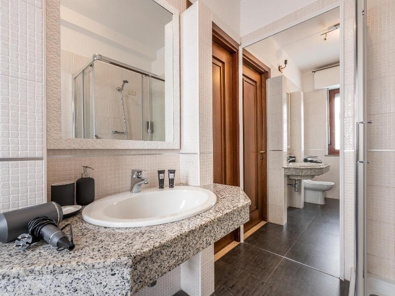 Superior Triple Room with Balcony image 4