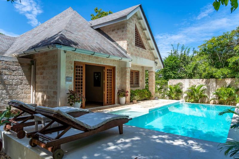 private pool cottage diani beach - image 1