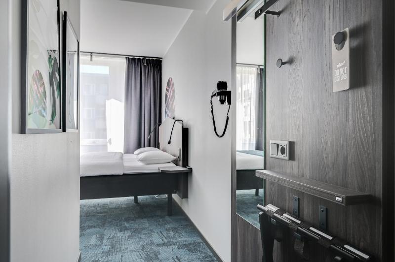 Double Room image 4