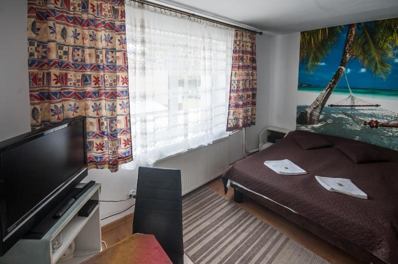 Pokoje Goscinne Korsarz - przy trasie rowerowej R10 - posiadamy monitorowana i zamykana na noc wiate do przechowania rowerow - image 3