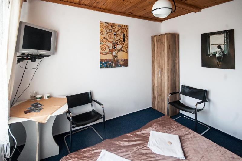 Pokoje Goscinne Korsarz - przy trasie rowerowej R10 - posiadamy monitorowana i zamykana na noc wiate do przechowania rowerow - image 21