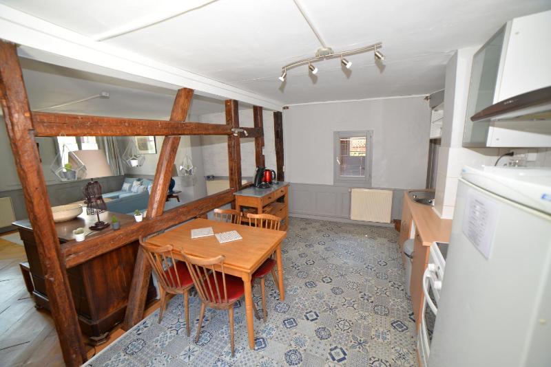 Apartment with Shower image 3