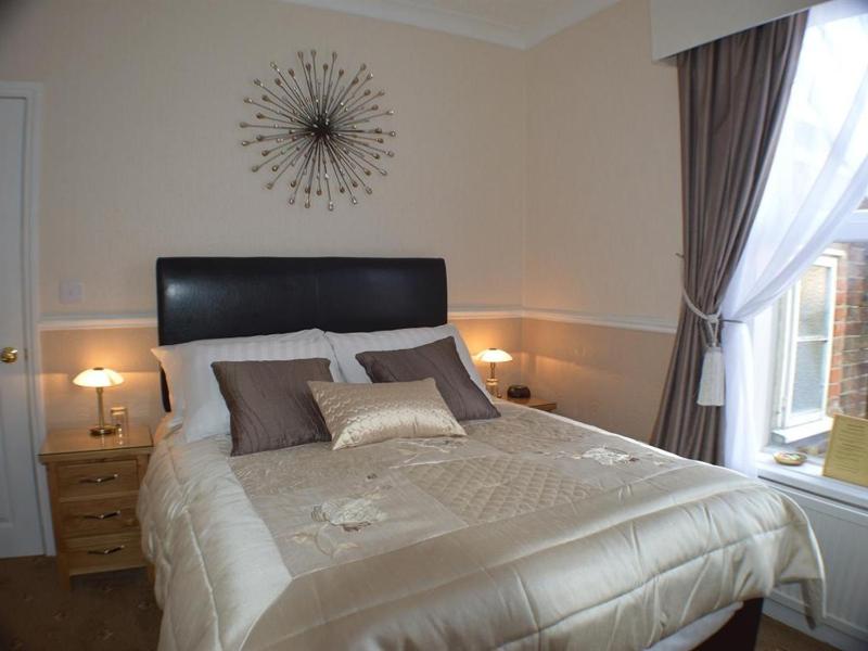Double Room with Private Bathroom image 2