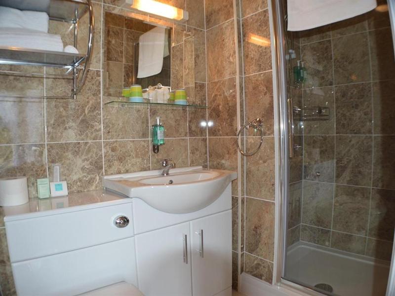 Standard Suite image 3