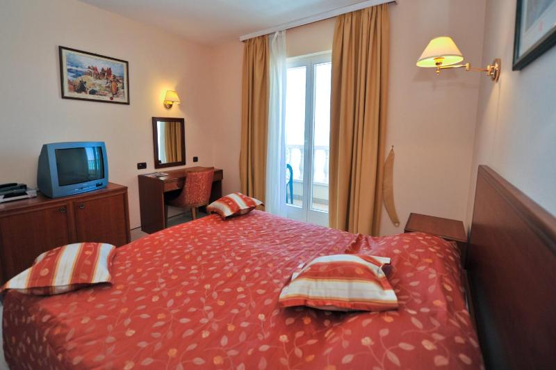 Double Room with Sea View image 2