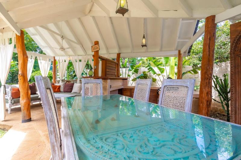 private pool cottage diani beach - image 3