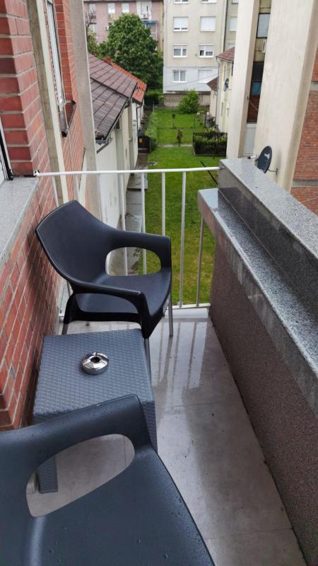 One-Bedroom Apartment image 3