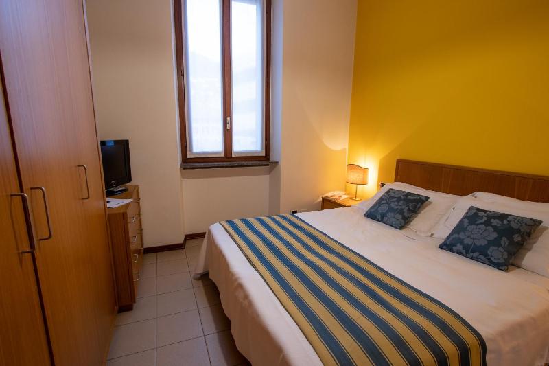 Economy Double or Twin Room image 4