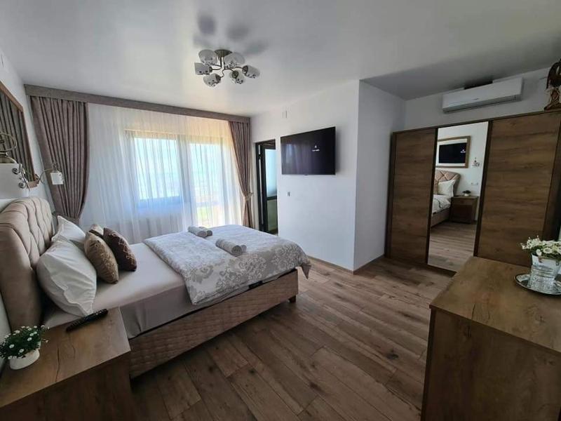 Deluxe Queen Room image 3