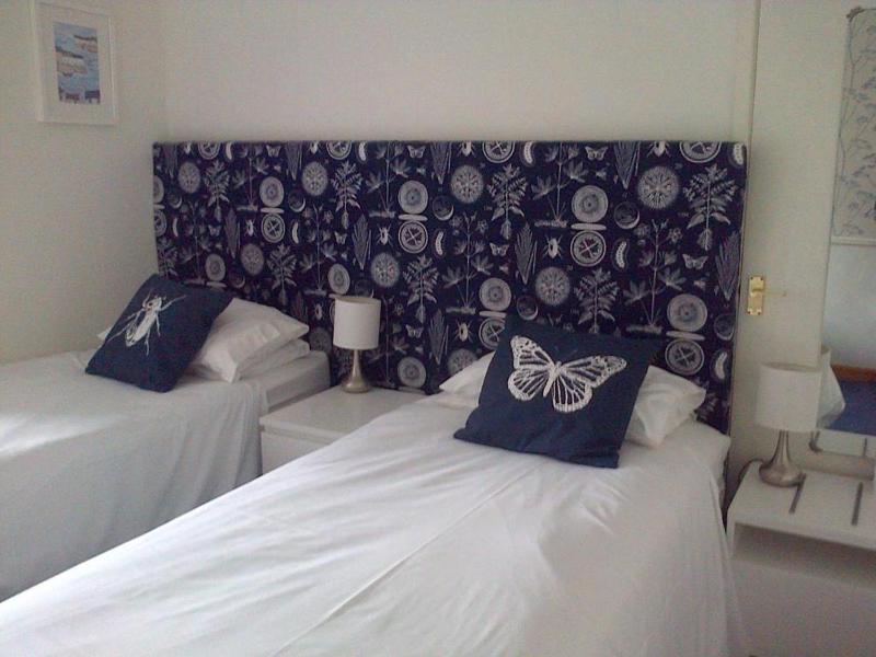 Standard Twin Room image 1