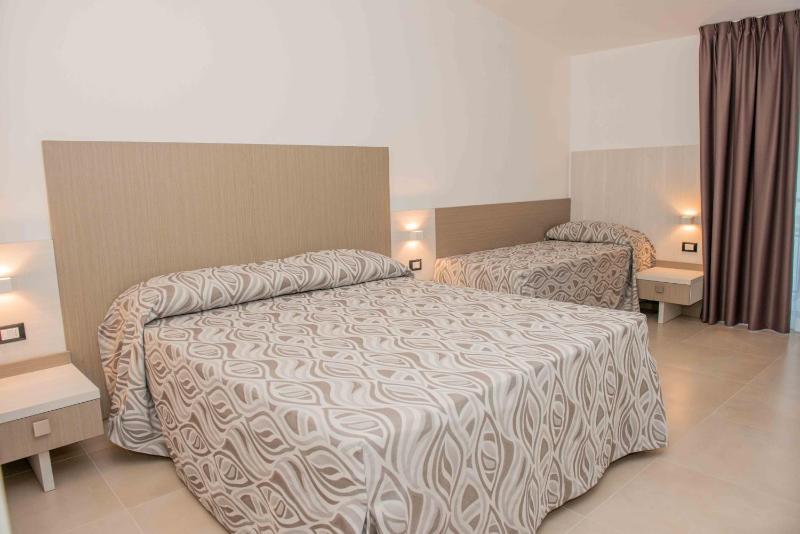 Classic Triple Room image 1
