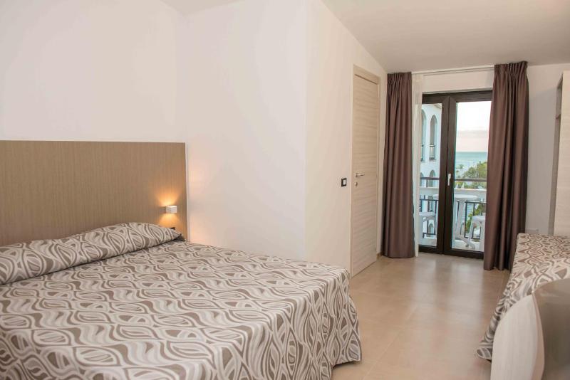 Superior Triple Room with Sea View image 1