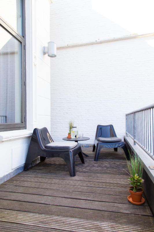 Deluxe Double Room with Balcony image 2